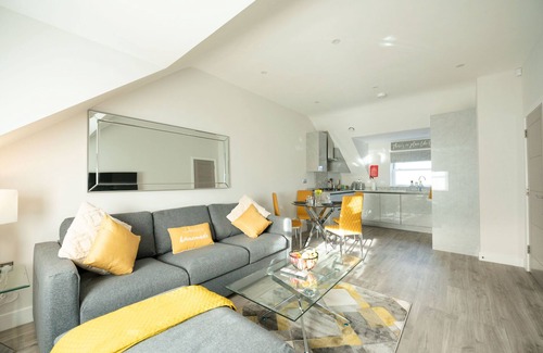 Reading Apartment | Luxury 2 Bed, 2 Bath Apartment by KSA