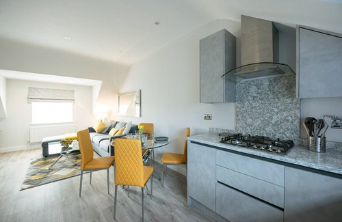 Reading Apartment | Luxury 2 Bed, 2 Bath Apartment by KSA