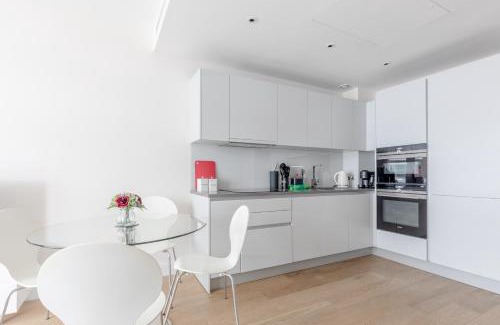 Queenstown Apartment | Luxury 2 bed 2 bath close to Chelsea
