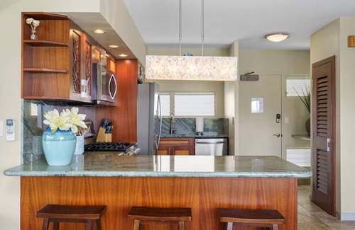 Waikiki Condo | Luxury 2-Bed/2-Bath Corner Waikiki Shore Condo w/Ocean Views! FREE Parking!