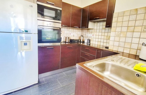 Ayios Dhometios Apartment | Luxury 2-bed apartment minutes to downtown