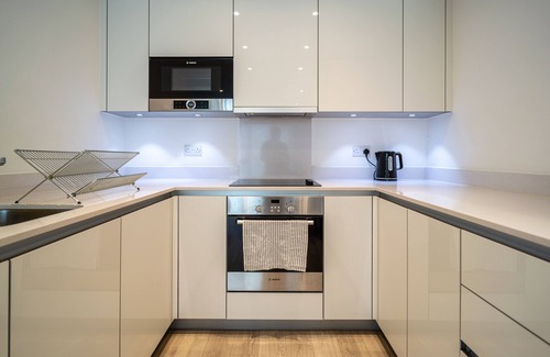 Fairfield Apartment | Luxury 2-Bed Croydon Apartment Near Gatwick