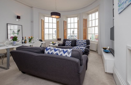 Kemptown Apartment | Luxury 2 bed direct Seaviews - 5 star rating