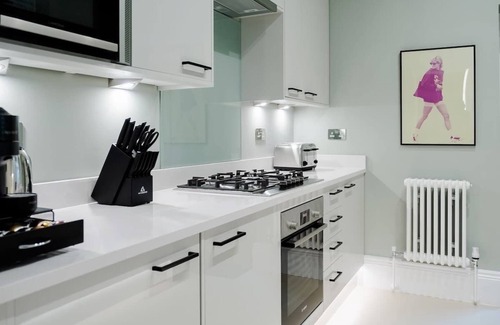 South Kensington Apartment | Luxury 2 Bed Flat in South Ken, at the ♥️ of Central London, w/Garden & AC