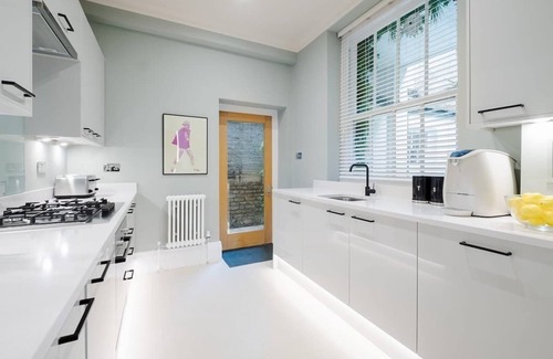 South Kensington Apartment | Luxury 2 Bed Flat in South Ken, at the ♥️ of Central London, w/Garden & AC