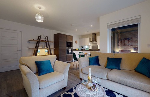 Ebbsfleet Valley Apartment | Luxury 2 Bed Apartment with Parking 18 mins from London