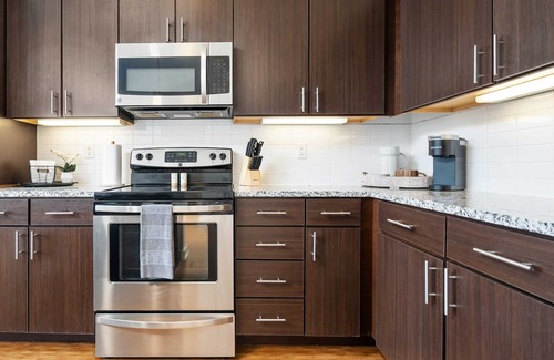 Grandview Heights Apartment | Luxury 2-Bed in Grandview