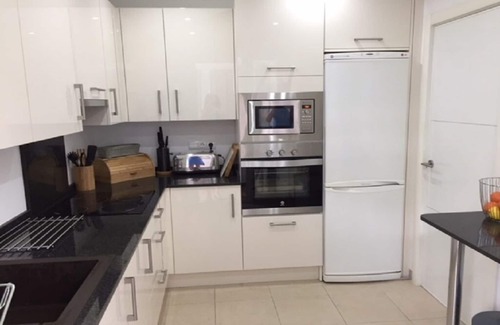 Benahavis Apartment | Luxury 2 bedroom, 2 bathroom apartment in Benahavis Village- pool and views