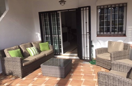 Benahavis Apartment | Luxury 2 bedroom, 2 bathroom apartment in Benahavis Village- pool and views