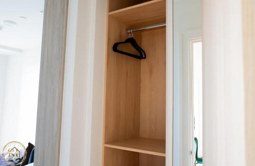 Coombe Hill Apartment | Luxury 2 Bedroom 2 Bathroom Apartment In Wimbledon