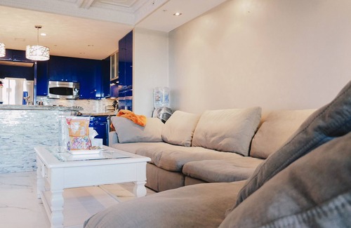 McLean Condo | Luxury 2 Bedroom 2 Bathroom Apt | Spa Shower | Balcony | Complimentary Parking