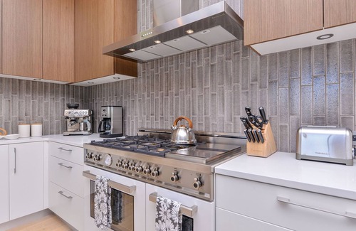 Oak Bay Condo | Luxury 2 Bedroom And Den Oak Bay Penthouse Condo With Amazing Views