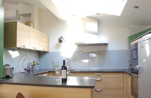 Cauderan Apartment | Luxury 2 bedroom apartment with terrace and private parking (Caudéran)