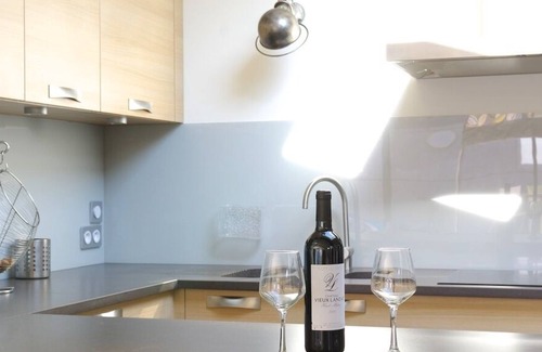 Cauderan Apartment | Luxury 2 bedroom apartment with terrace and private parking (Caudéran)
