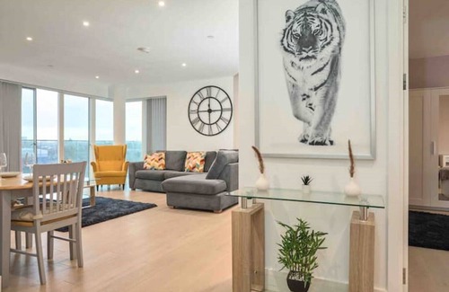 Eltham West Apartment | Luxury 2 Bedroom Apartment. Free Wifi and Parking