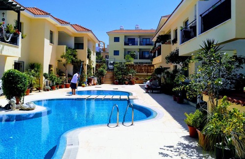 Emba Apartment | Luxury 2 Bedroom Apartment, 15 mins to Neofytos Monastry, Pool Lounge, Free WIFI