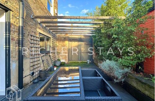 Askew Apartment | Luxury 2-Bedroom Apt, Corporates and Families