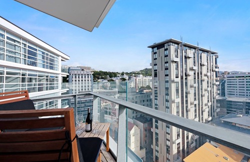 Te Aro Apartment | Luxury 2 Bedroom at the Pinnacles on Victoria St