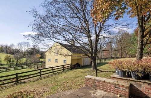 Leesburg Apartment | Luxury 2 bedroom Basement apartment on The Farmhouse