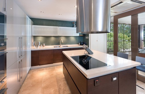 Gibbs Bay Villa | Luxury 2 Bedroom Beach Front Villa w/ Jacuzzi