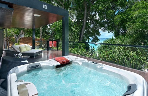 Gibbs Bay Villa | Luxury 2 Bedroom Beach Front Villa w/ Jacuzzi
