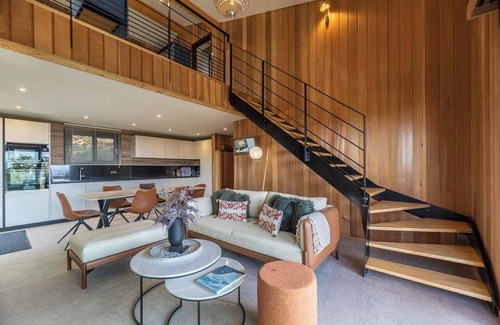 Cirendinu House | Luxury 2-bedroom chalet, mezzanine, swimming pool and sea view over Saint Cyprien bay.