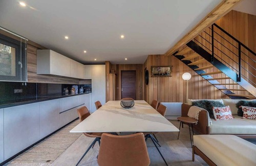 Cirendinu House | Luxury 2-bedroom chalet, mezzanine, swimming pool and sea view over Saint Cyprien bay.