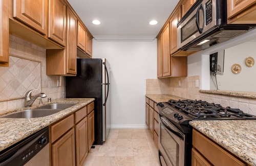 Studio City Condo | Luxury 2-Bedroom Condo in Studio City