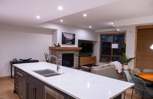 Canmore Condo | Luxury 2+ Bedroom Condo in Downtown Canmore