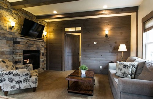 Berlin Cottage | Luxury 2-Bedroom Cottage in Downtown Berlin