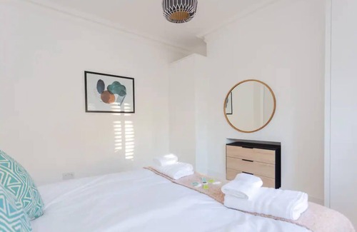 Haggerston Apartment | Luxury 2 Bedroom Garden Flat - Hackney