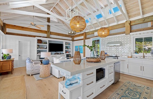 Hope Town House | Luxury 2 Bedroom Home With Private Dock and Pool On The North End