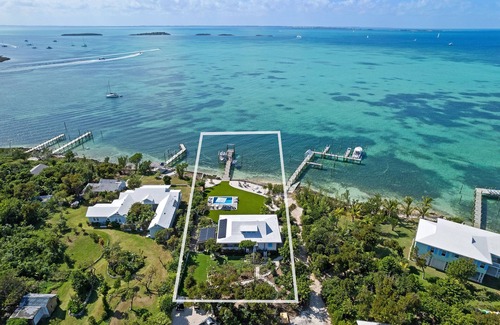 Hope Town House | Luxury 2 Bedroom Home With Private Dock and Pool On The North End