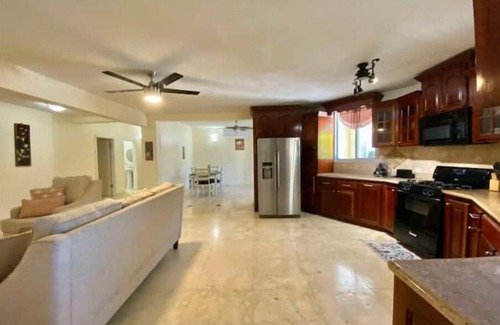 Testman Apartment | Luxury 2 bedroom home next to Buccaneer Resort