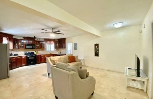 Testman Apartment | Luxury 2 bedroom home next to Buccaneer Resort