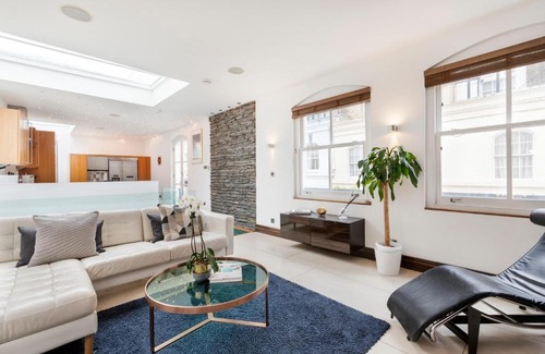 Knightsbridge and Belgravia Apartment | Luxury 2 bedroom Mews House in Knightsbridge