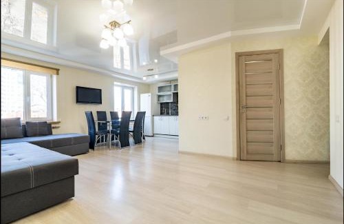 Dnipro Apartment | Luxury 2-bedroom Most City Area, center
