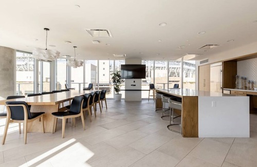 Marina District Apartment | Luxury 2-bedroom unit, Center of Downtown San Diego Gaslamp Quarter Petco Park.