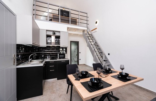 Perissa Villa | Luxury 2 bedroom villa with private swimming pool and hydromassage