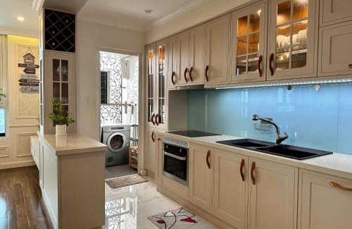 Phuong 6 Apartment | Luxury 2-bedroom apartment with Gym, Pool, Park