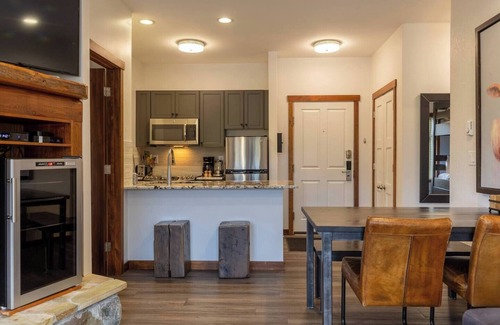 East Kootenay Condo | Luxury 2 Bedrooms Right On The Slopes