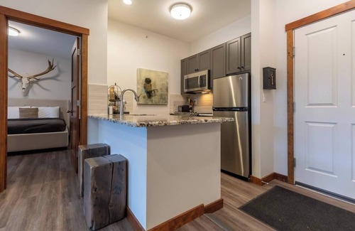 East Kootenay Condo | Luxury 2 Bedrooms Right On The Slopes