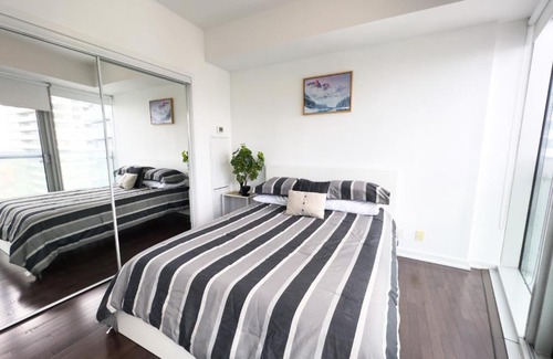 CityPlace Apartment | Luxury 2 bedrooms with Lakeview CN Tower Entertainment District Rogers Centre