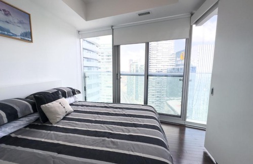 CityPlace Apartment | Luxury 2 bedrooms with Lakeview CN Tower Entertainment District Rogers Centre