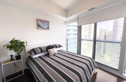 CityPlace Apartment | Luxury 2 bedrooms with Lakeview CN Tower Entertainment District Rogers Centre