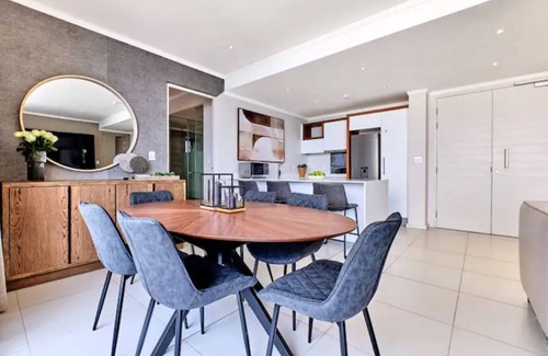 Greater Johannesburg Metropolitan Area Apartment | Luxury 2-beds suite with stunning views on 10th fl