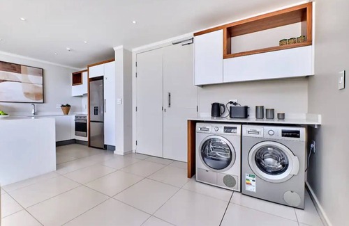 Greater Johannesburg Metropolitan Area Apartment | Luxury 2-beds suite with stunning views on 10th fl