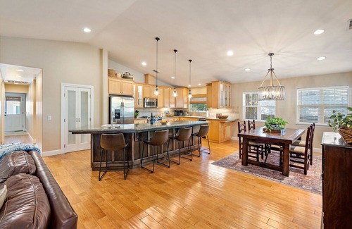 Paso Robles House | Luxury 2 blocks Downtown Square with a POOL, 2Bdrm, 2Bath Modern Large Bungalow