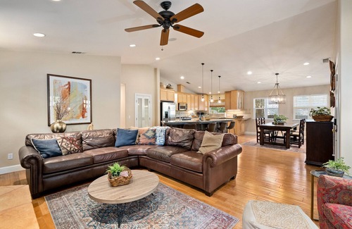 Paso Robles House | Luxury 2 blocks Downtown Square with a POOL, 2Bdrm, 2Bath Modern Large Bungalow