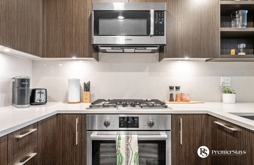 Bridgeland Condo | Luxury 2 BR » Sleeps 5 » Parking » Downtown